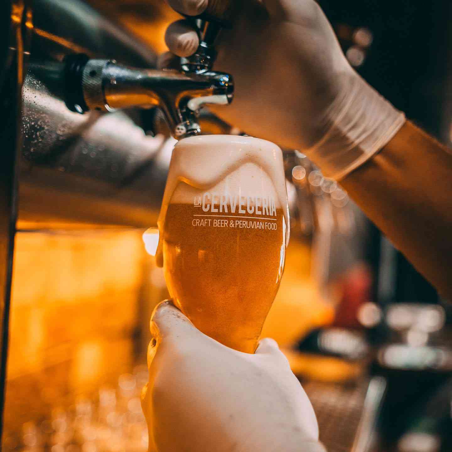 Chopp de cerveza artesanal en restobar in Miraflores Lima Peru