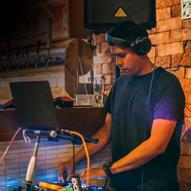 Música en Vivo y DJ Sets